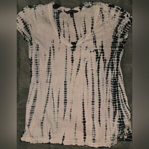 Size med vneck tee